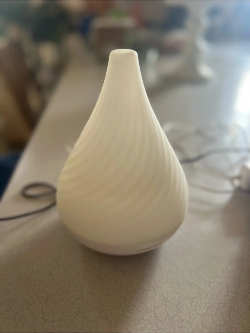 White Teardrop Ultrasonic Aroma Diffuser - Neutral Finish